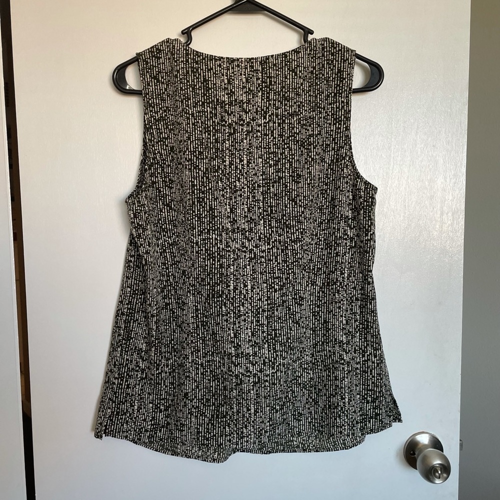 Ellen Tracy Pleated Sleeveless Top - Size M - Picture 4 of 11